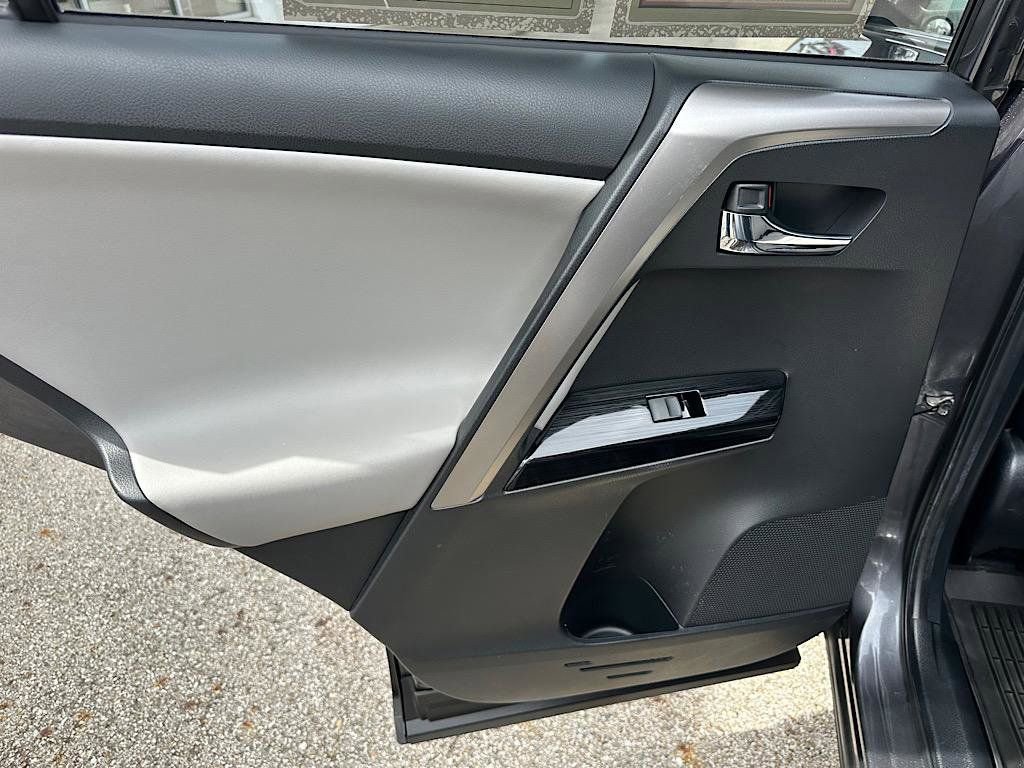 Used 2016 Toyota RAV4 Limited w/ Advanced Technology Package image 18