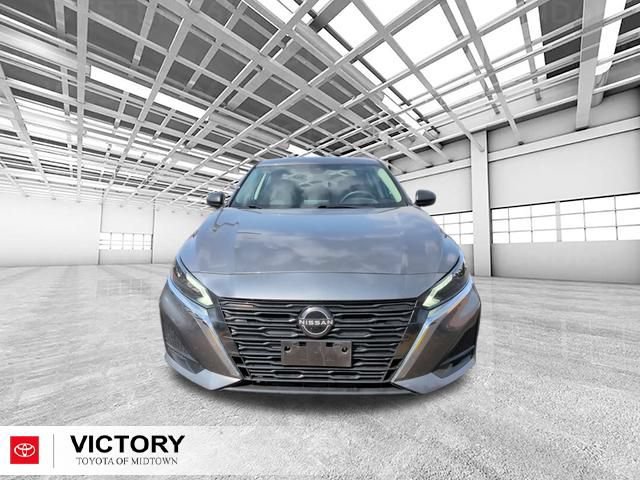 Used 2024 Nissan Altima 2.5 SV FWD image 10