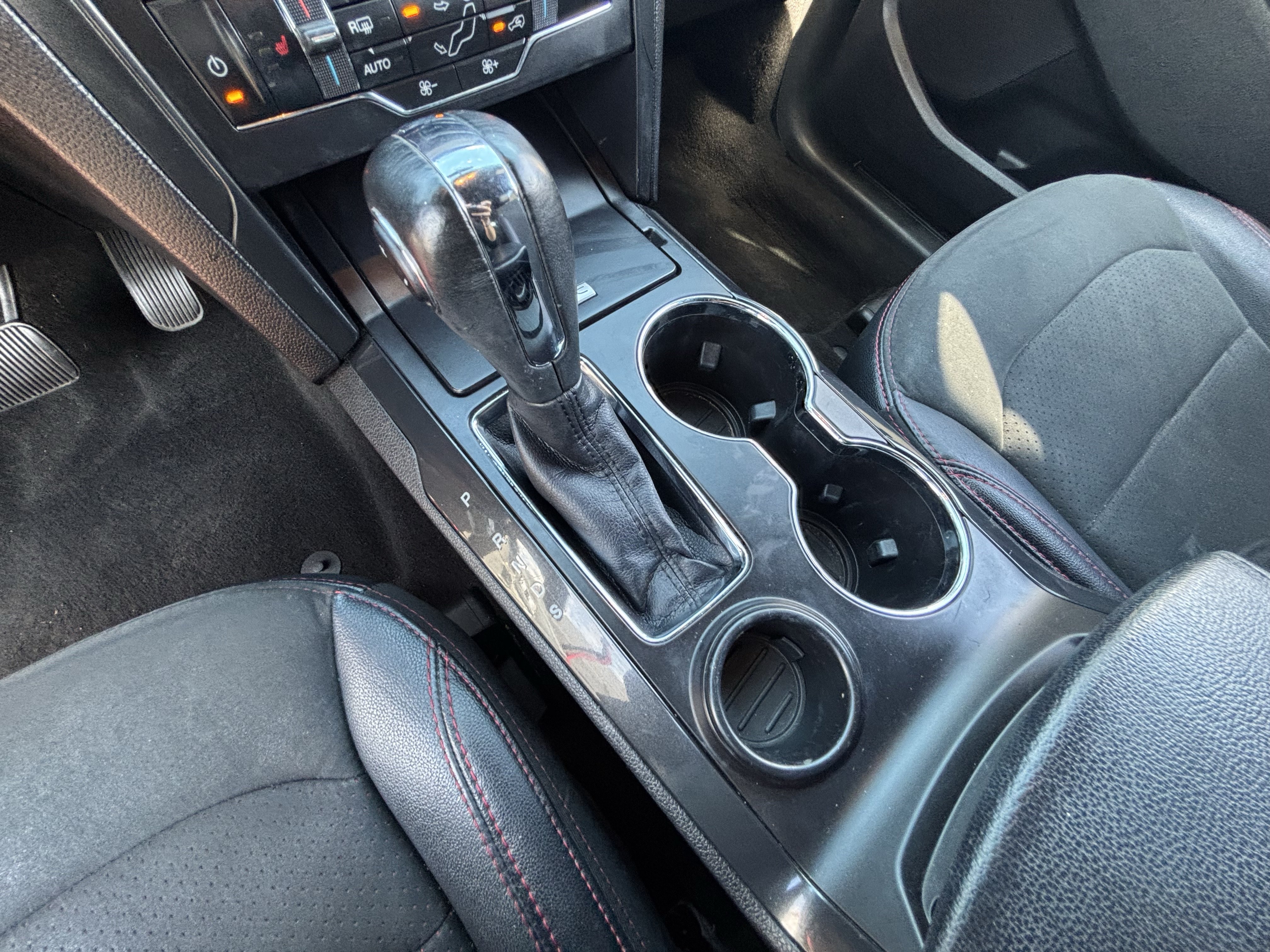 Used 2019 Ford Explorer XLT w/ Equipment Group 202A FWD image 35