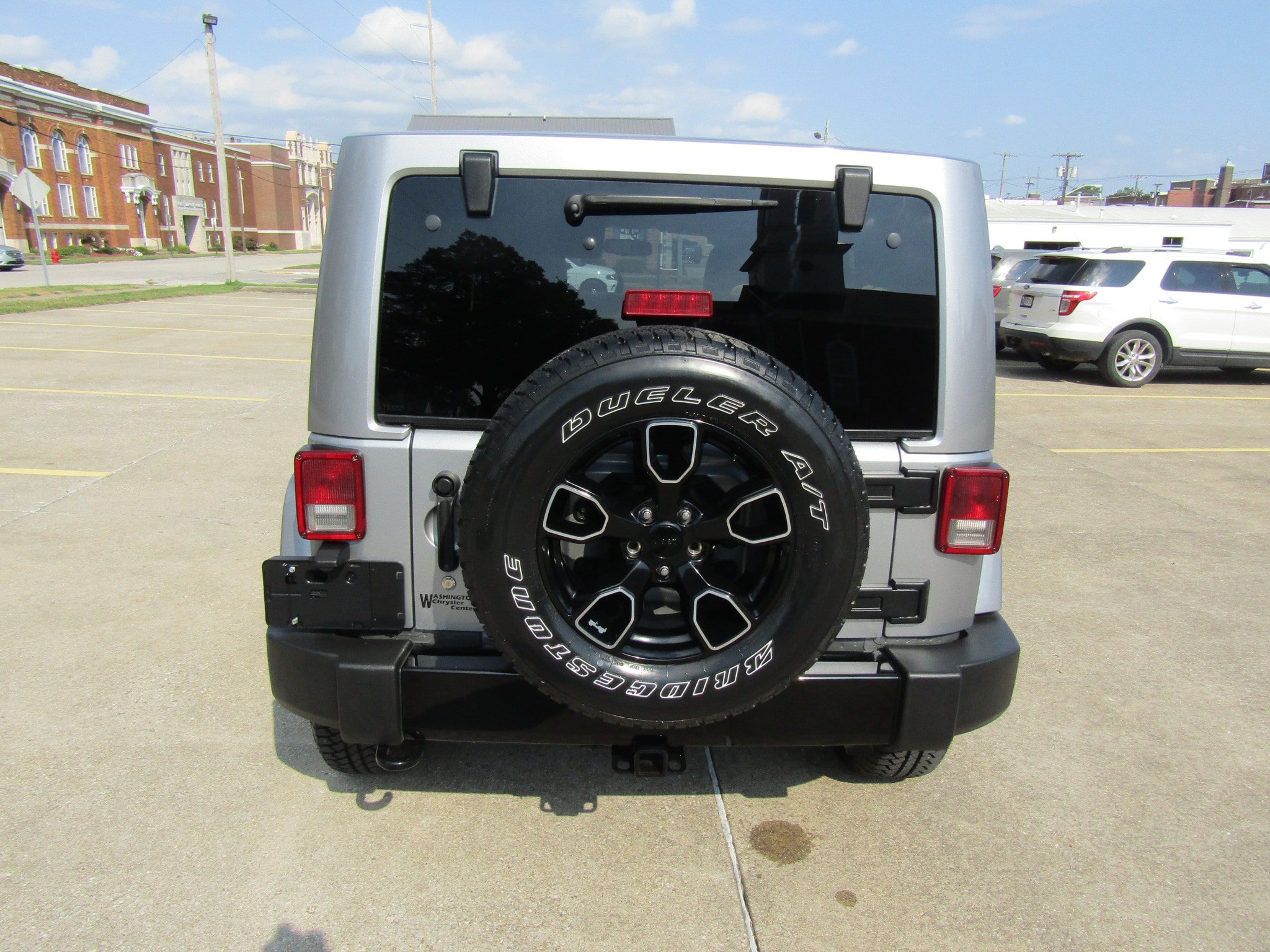 Used 2017 Jeep Wrangler Unlimited Sahara AWD/4WD image 4
