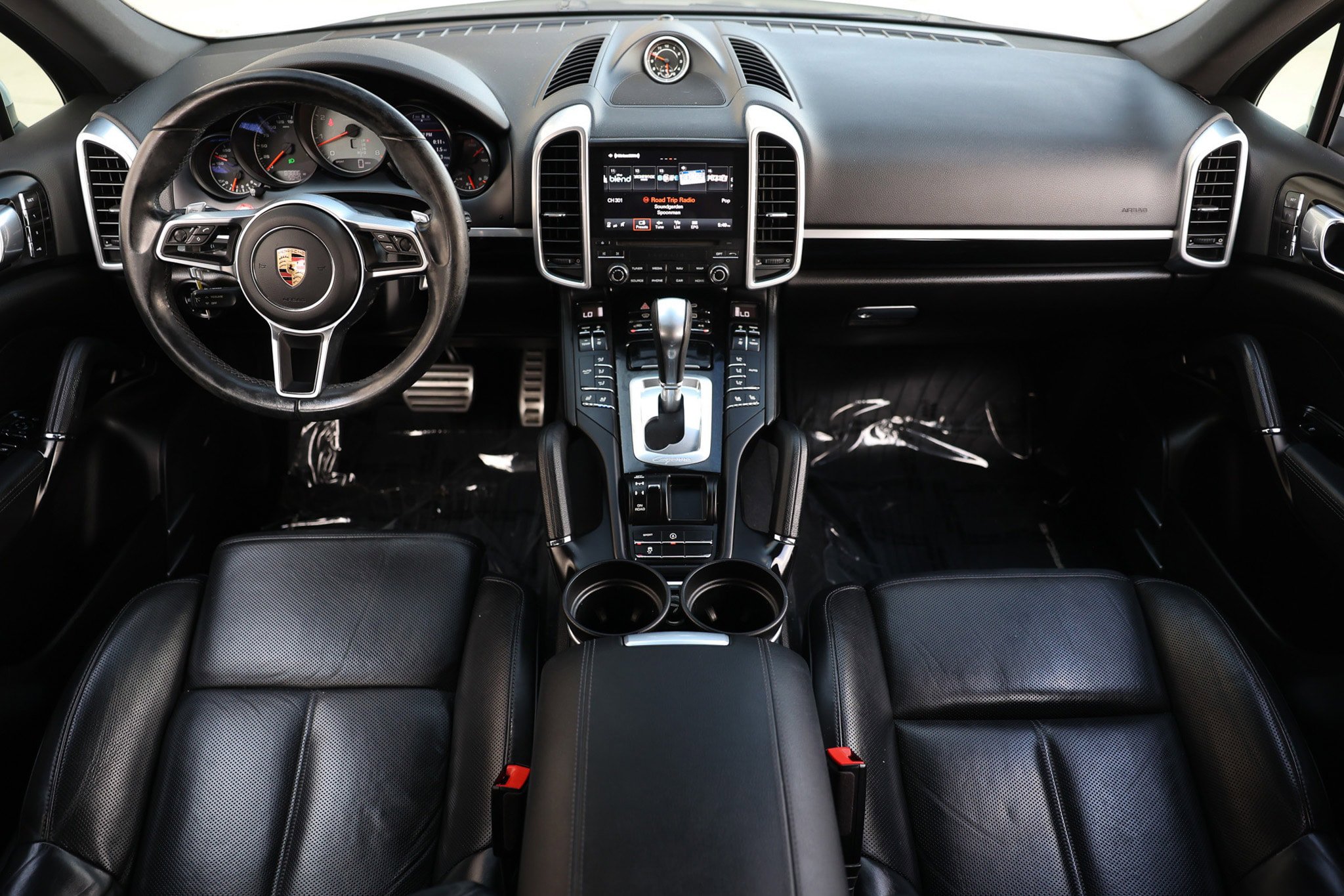 Used 2017 Porsche Cayenne S image 2
