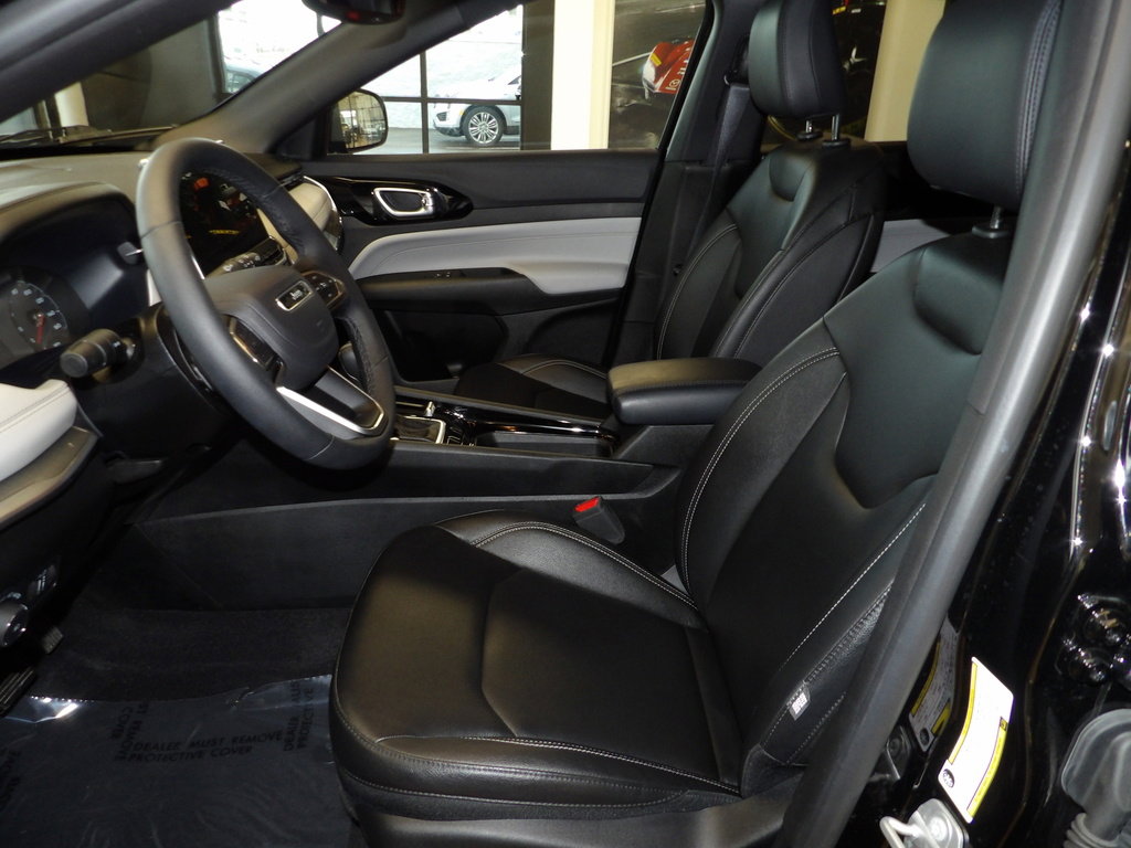 Used 2025 Jeep Compass Limited image 25