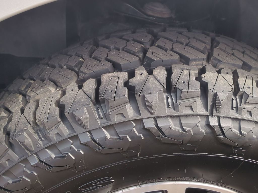 Used 2020 Nissan Frontier PRO-4X image 10