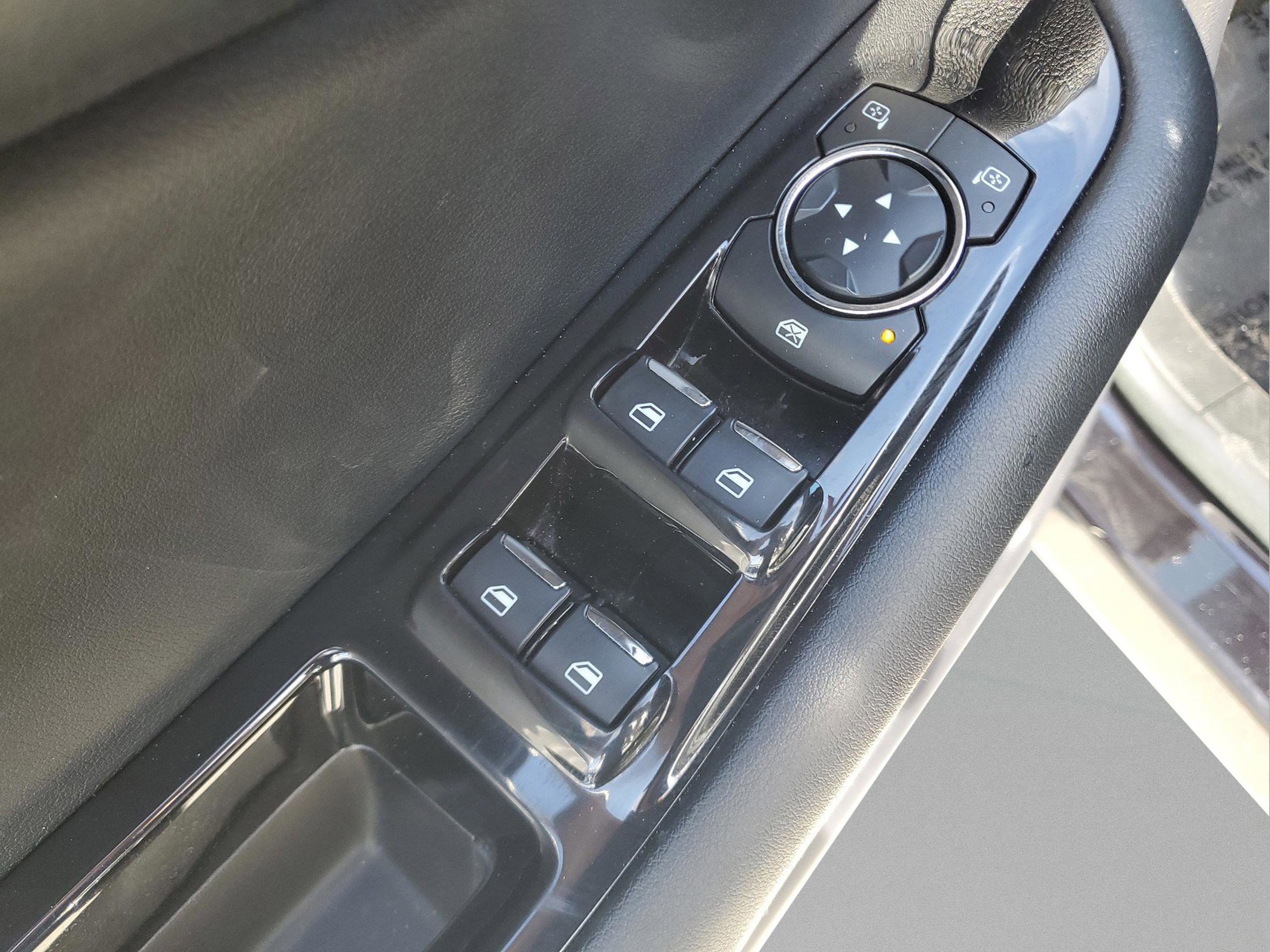 Used 2020 Ford Edge ST image 19