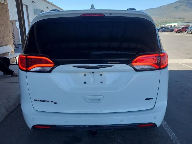 Used 2020 Chrysler Pacifica Touring-L AWD/4WD image 4
