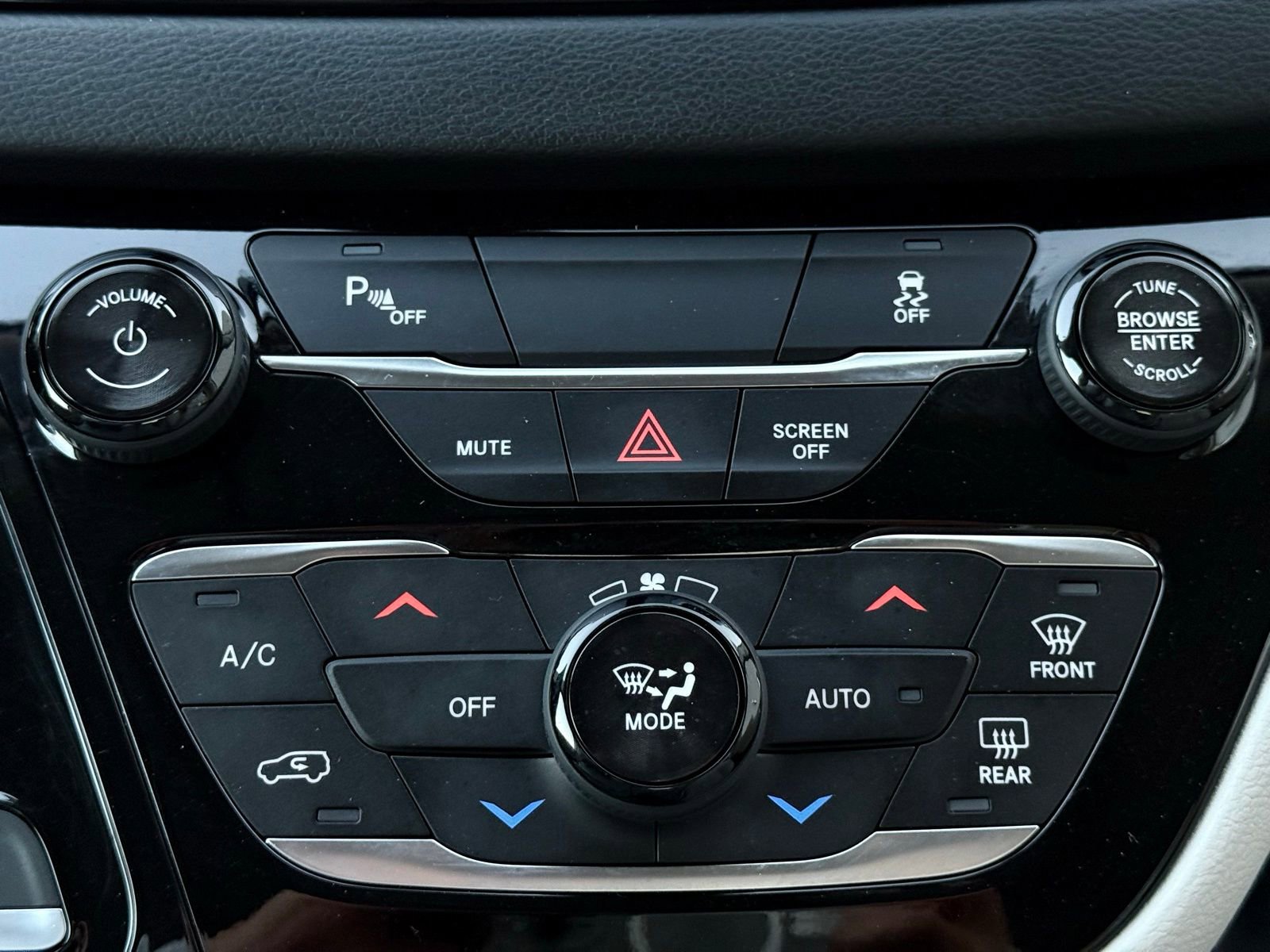 Used 2018 Chrysler Pacifica Touring Plus image 43