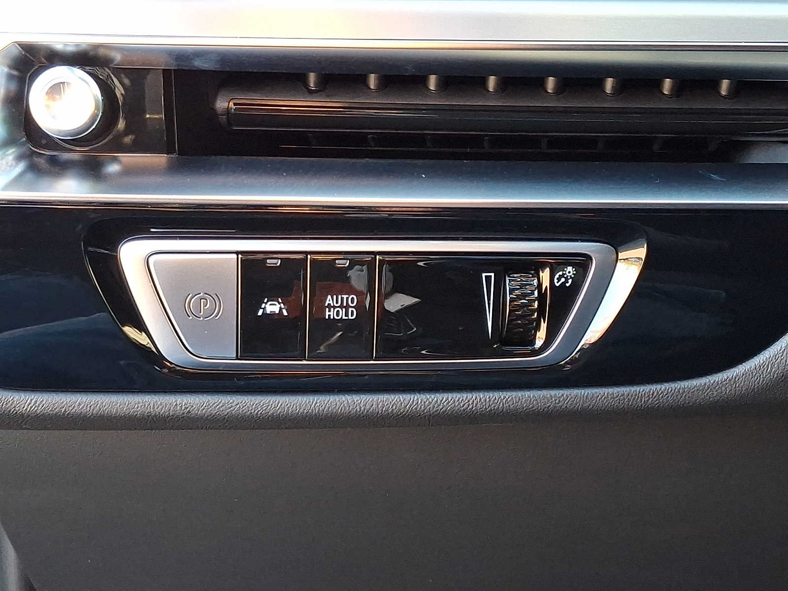 Used 2026 Cadillac Lyriq Luxury AWD/4WD image 26