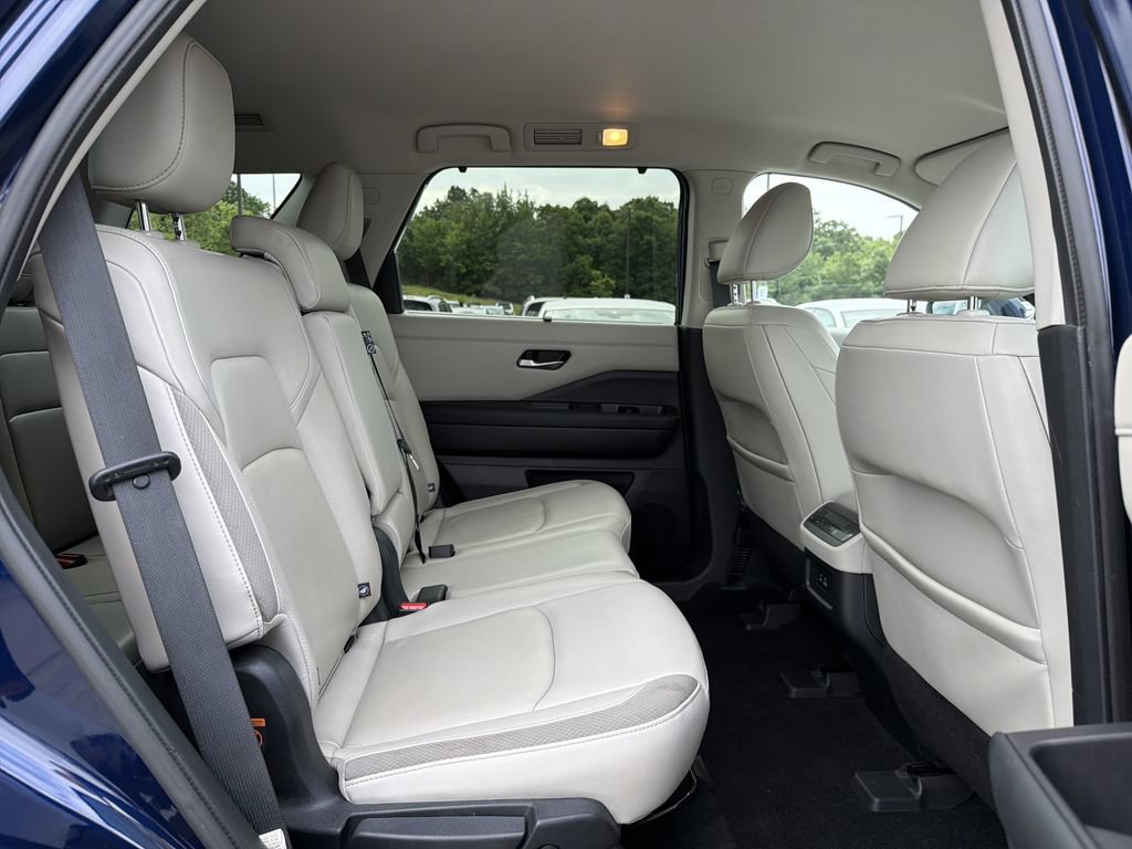 Used 2022 Nissan Pathfinder SL AWD/4WD image 18
