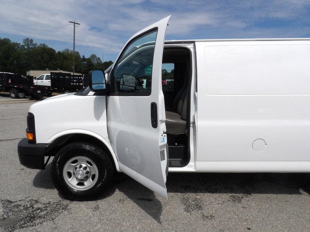 Used 2016 Chevrolet Express 2500 RWD image 13