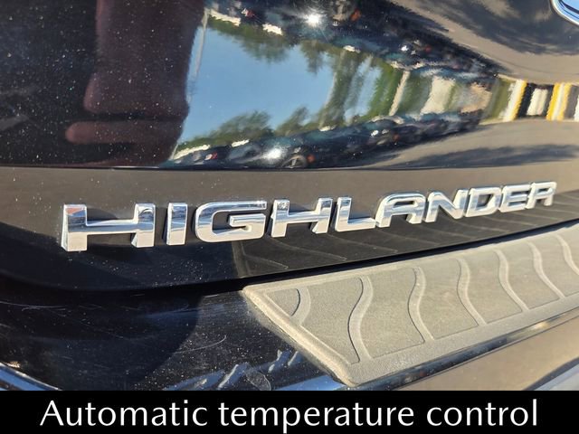 Used 2021 Toyota Highlander XLE AWD/4WD image 13