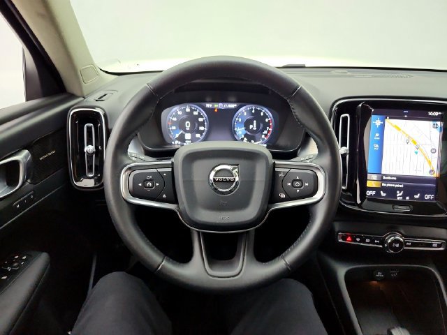 Used 2020 Volvo XC40 T5 Momentum w/ Protection Package AWD/4WD image 25
