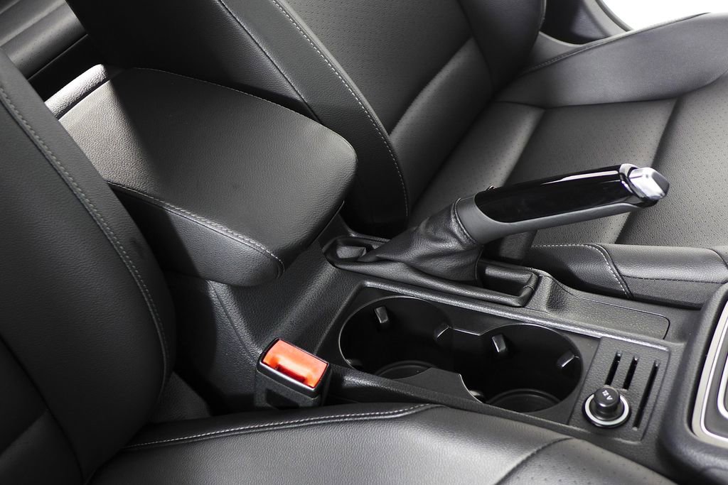 Used 2017 Volkswagen Golf S image 16