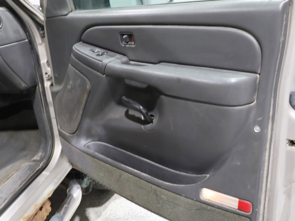 Used 2004 Chevrolet Silverado 3500 4x4 Extended Cab w/ Heavy-Duty Power Package image 22