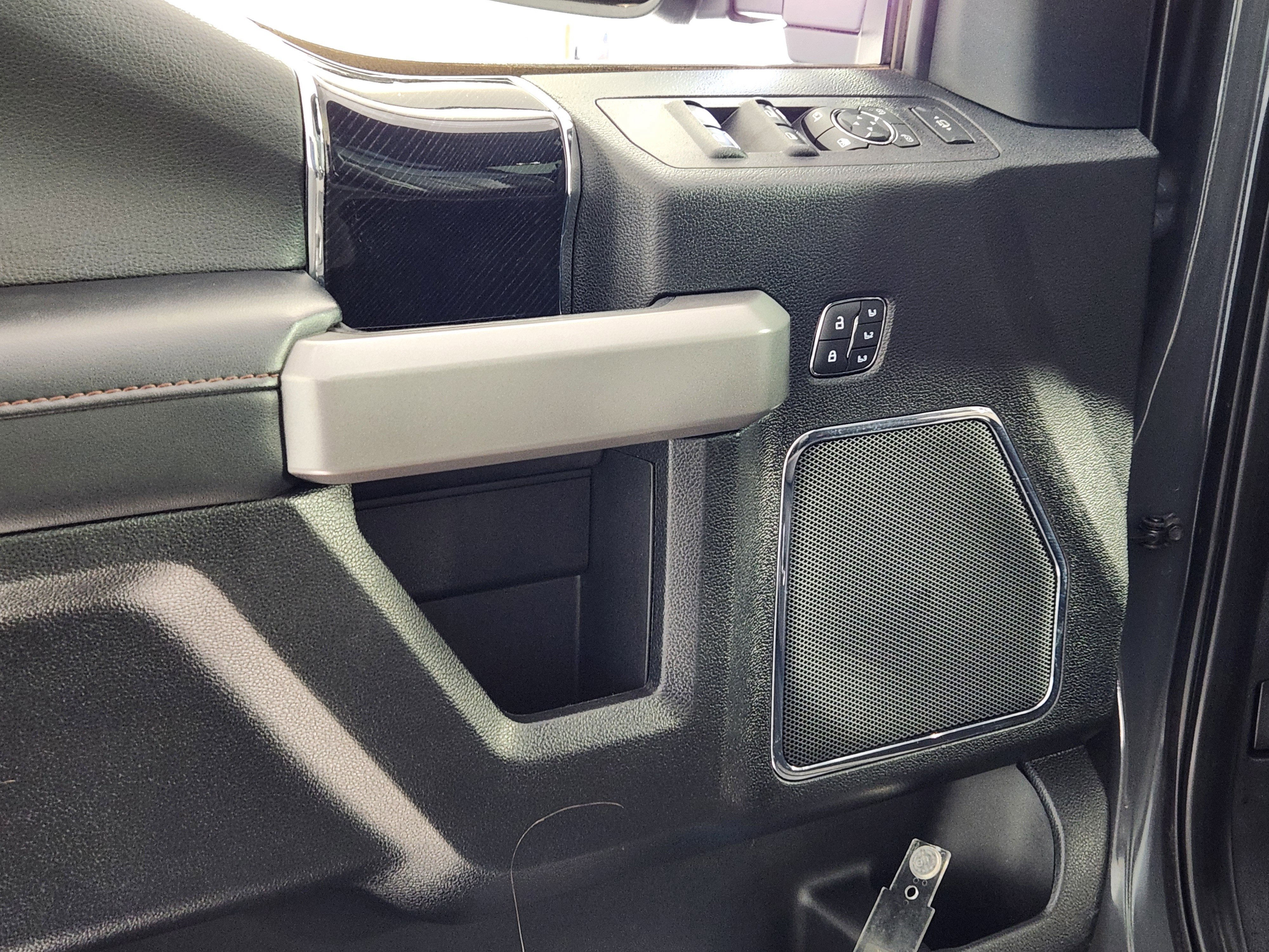 Certified 2021 Ford F350 Platinum w/ FX4 Off-Road Package image 16