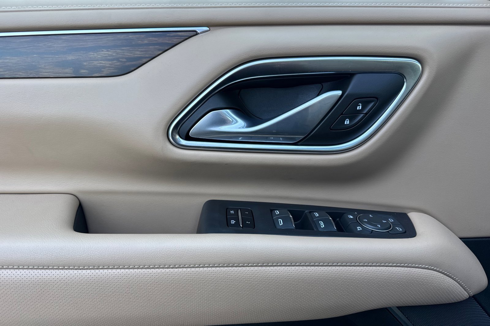 Used 2024 Chevrolet Suburban Premier w/ Texas Edition image 12