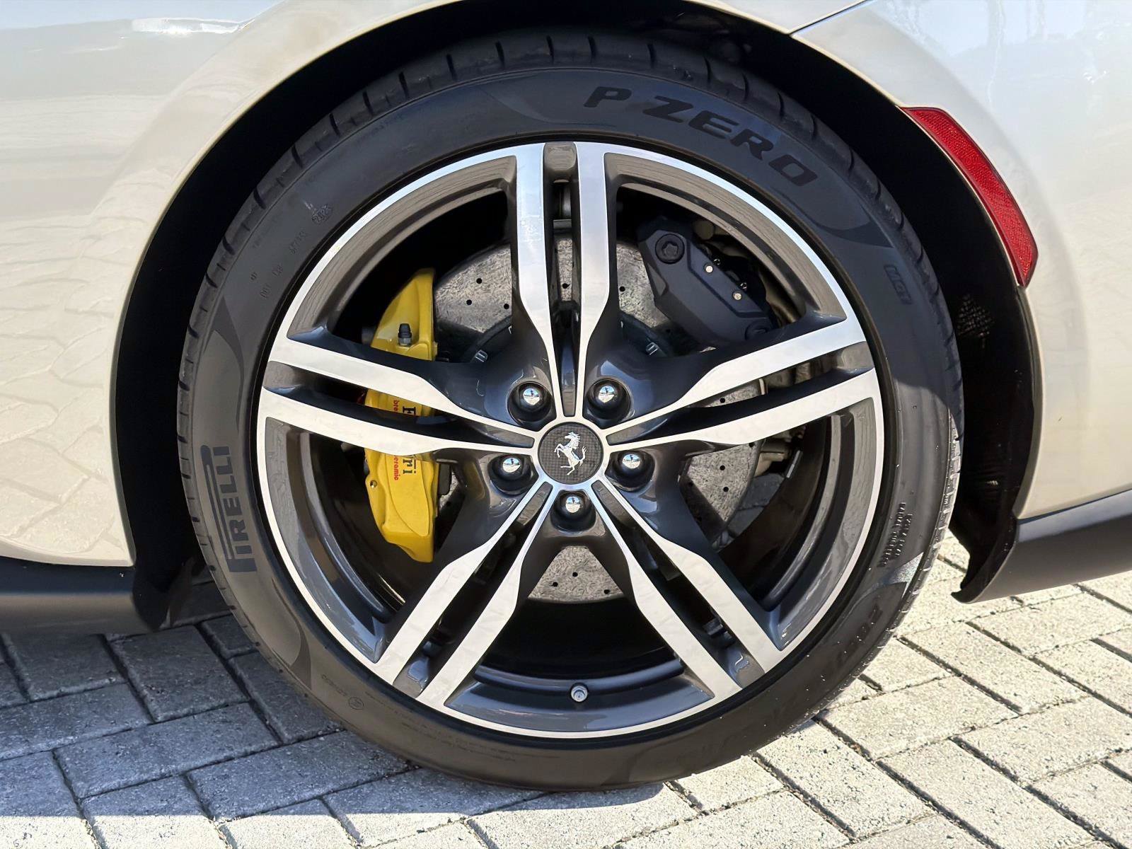 Used 2019 Ferrari Portofino RWD image 16