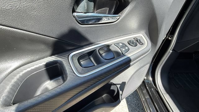 Used 2020 Nissan Versa SR FWD image 20