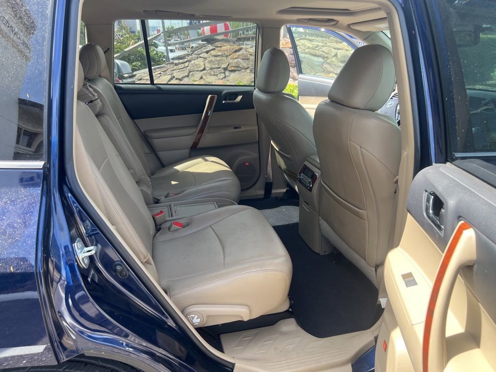 Used 2011 Toyota Highlander Limited w/ Tow Pkg image 14