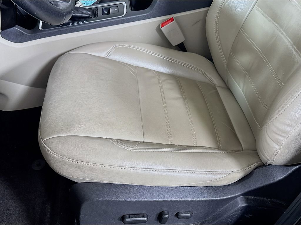 Used 2017 Ford Escape Titanium image 19