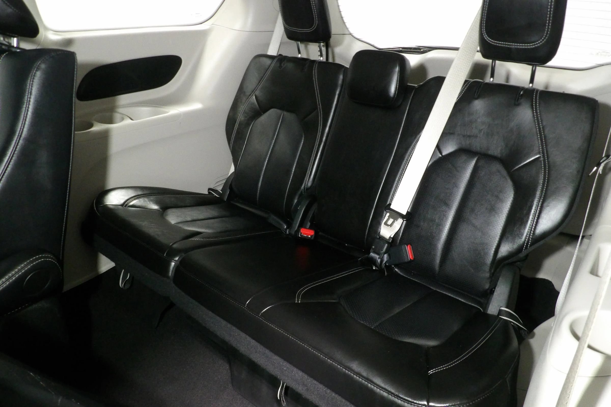 Used 2024 Chrysler Pacifica Limited FWD image 19