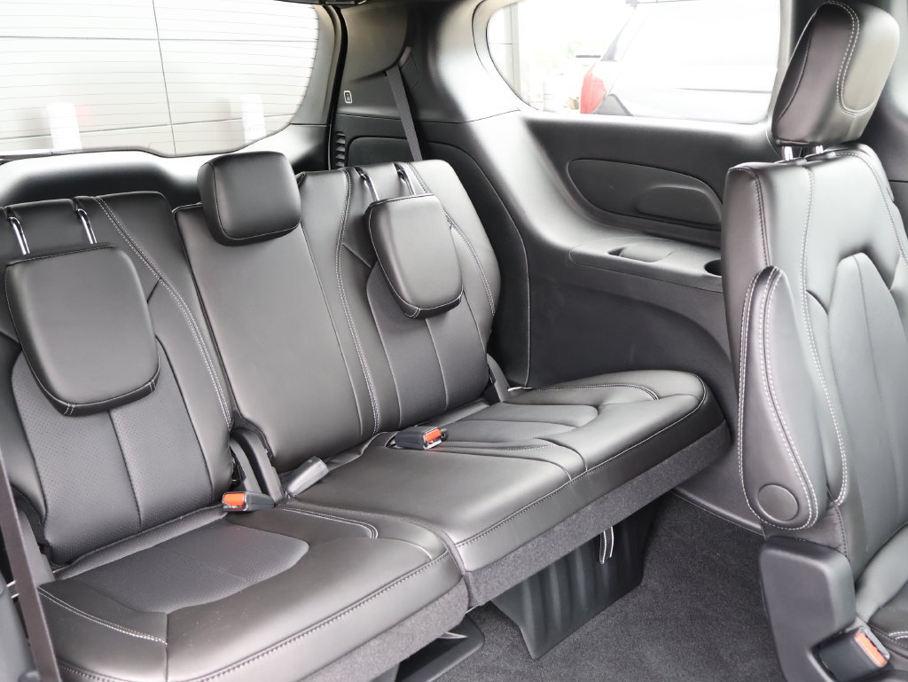 New 2027 Chrysler Pacifica LX FWD image 11