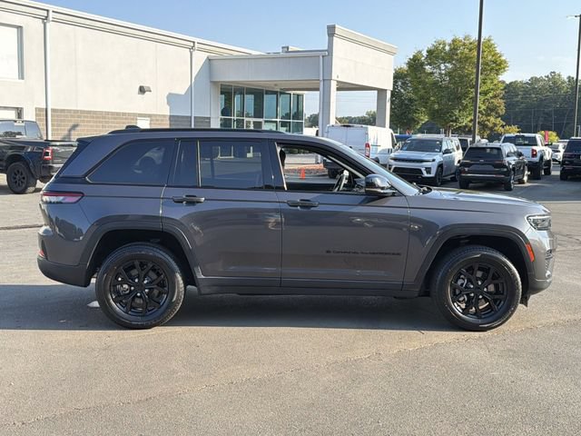 Used 2024 Jeep Grand Cherokee Altitude AWD/4WD image 13