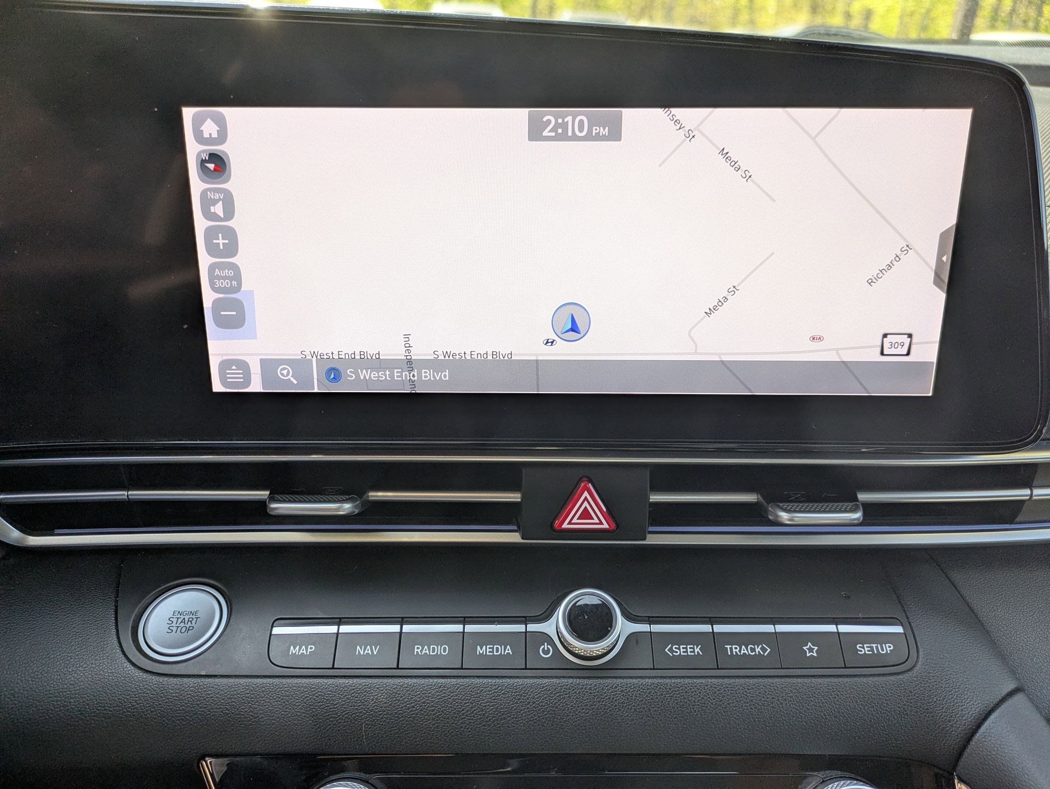 Certified 2021 Hyundai Elantra Limited FWD image 17