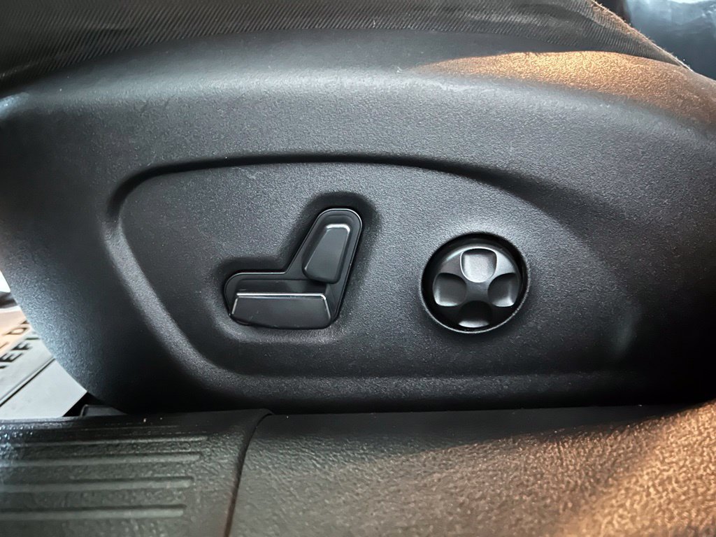 Used 2016 Chrysler 200 S FWD image 15