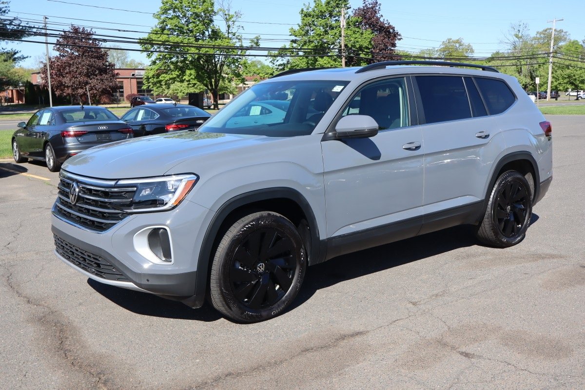 Used 2025 Volkswagen Atlas SE w/ Panoramic Sunroof Package