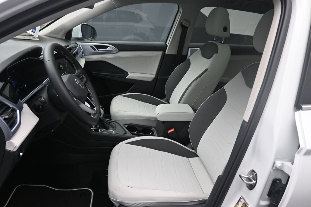New 2026 Volkswagen Taos SE FWD image 18
