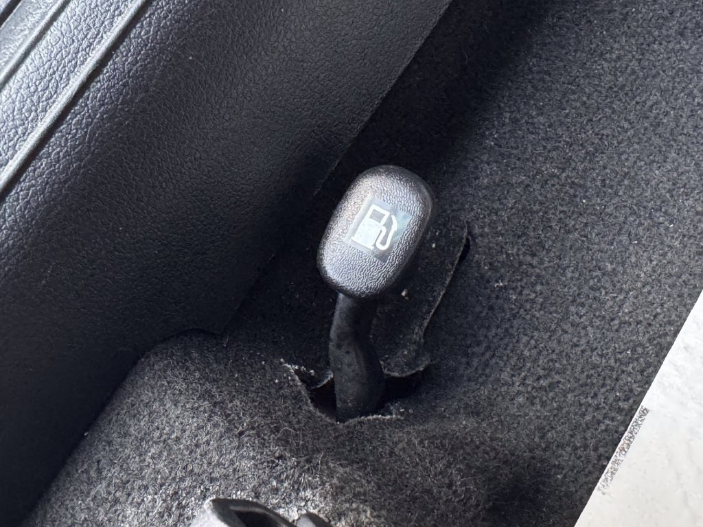 Used 2025 Hyundai Venue SEL FWD image 29