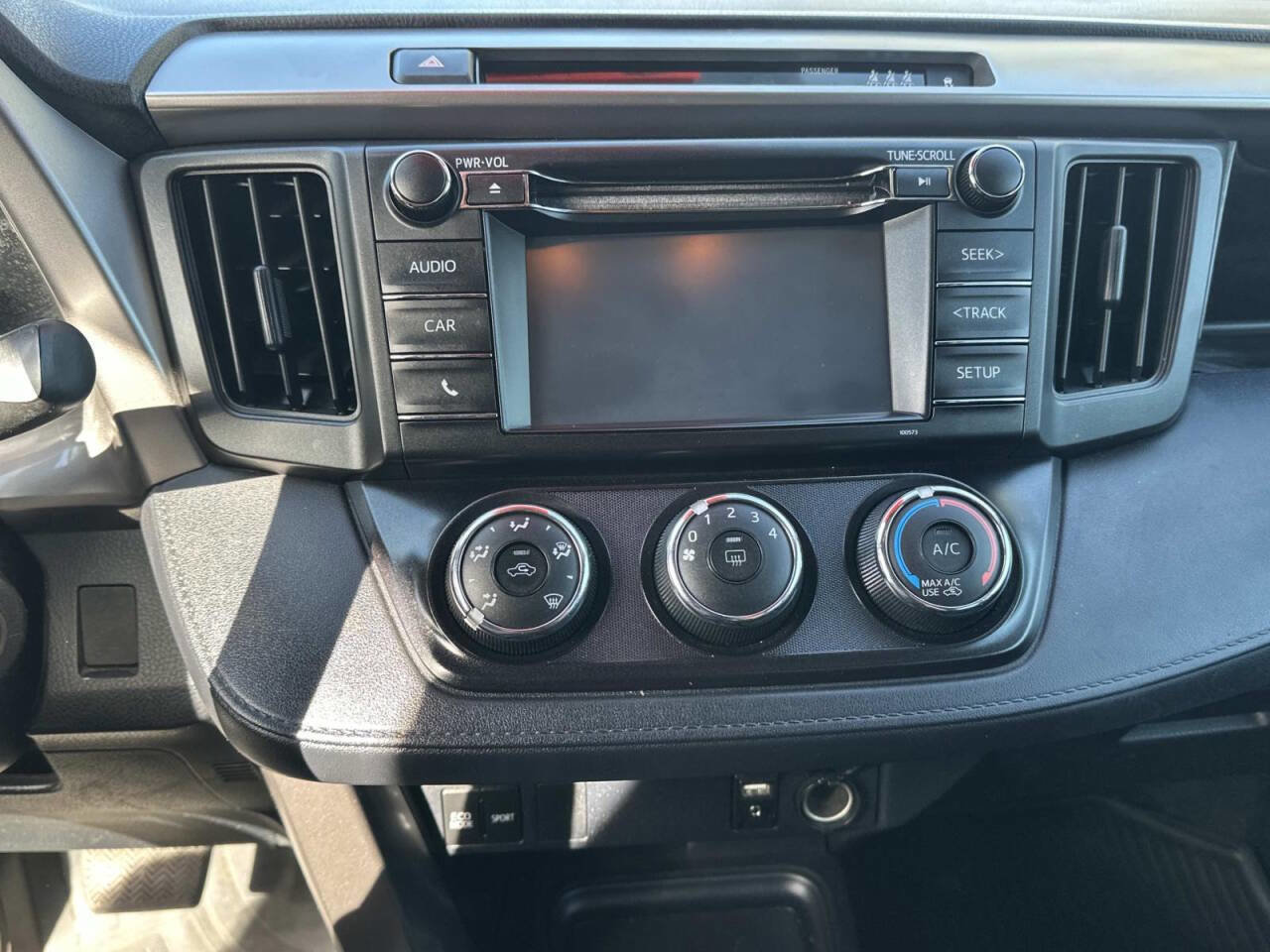Used 2018 Toyota RAV4 LE image 15