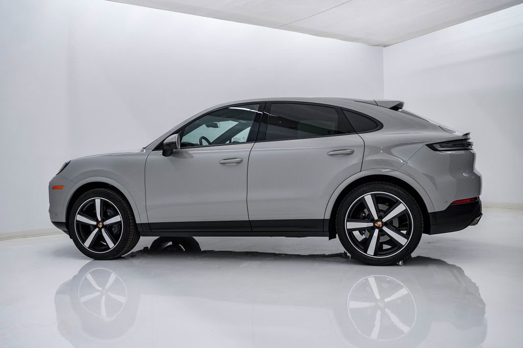 Certified 2025 Porsche Cayenne Coupe image 2