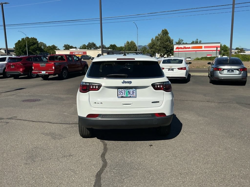 Used 2022 Jeep Compass Latitude AWD/4WD image 8