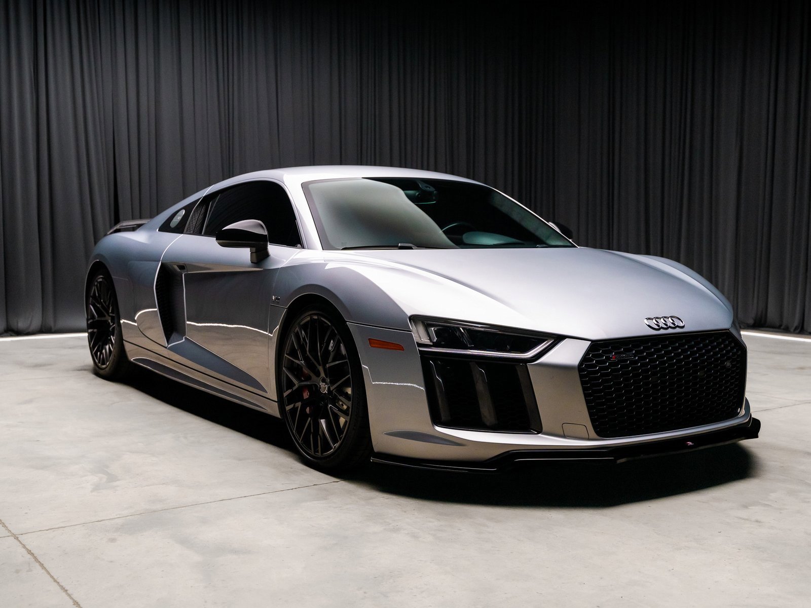 Used 2018 Audi R8 V10 w/ Premium Package image 15