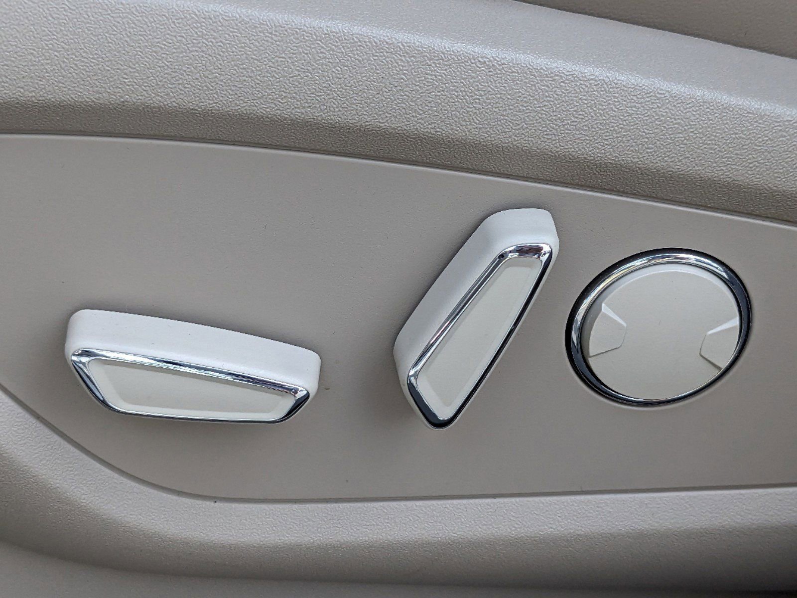 Certified 2023 Lincoln Nautilus Reserve w/ Equipment Group 201A image 22