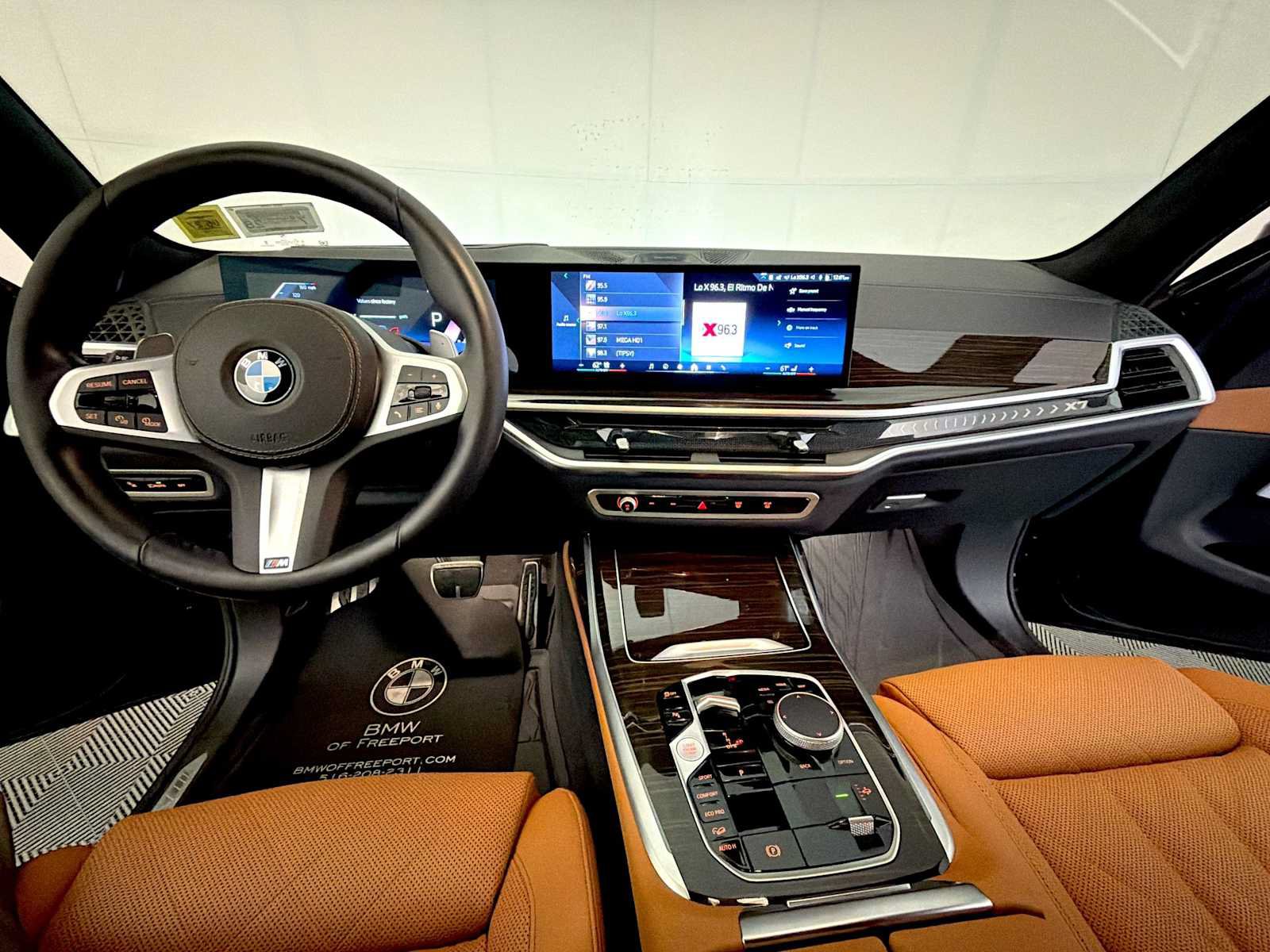 Used 2024 BMW X7 xDrive40i w/ M Sport Package AWD/4WD image 14