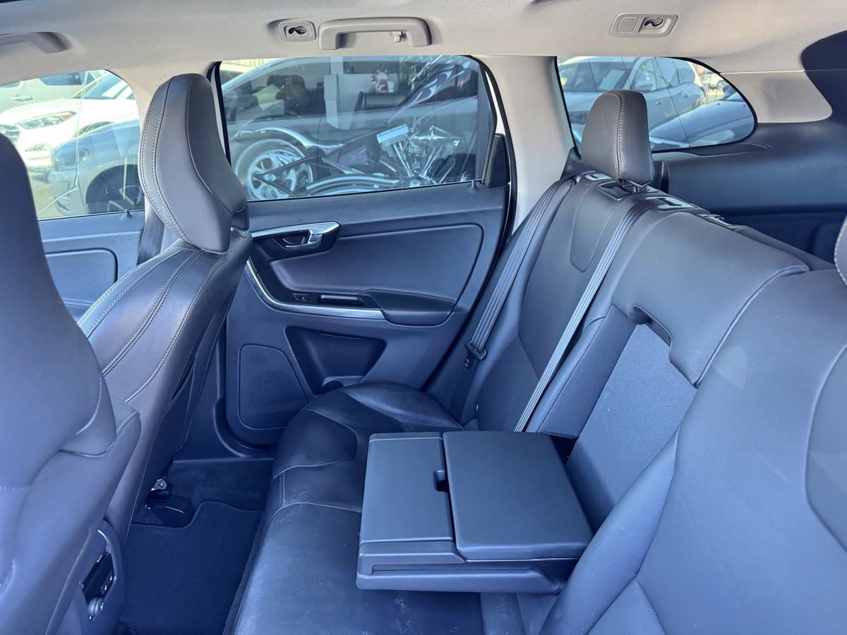 Used 2017 Volvo XC60 T6 Dynamic w/ Climate Package AWD/4WD image 27
