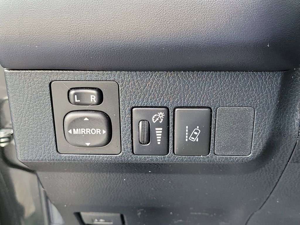 Used 2017 Toyota RAV4 XLE w/ Carpet Mat Package image 22