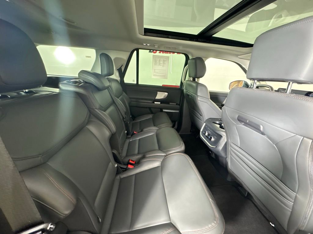 Used 2025 Ford Expedition Active image 49