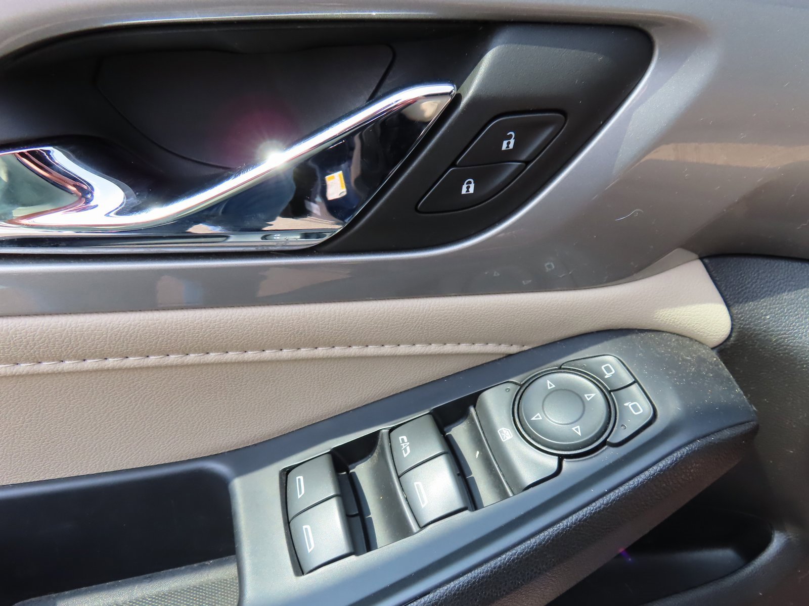 Used 2022 Chevrolet Traverse LT image 13