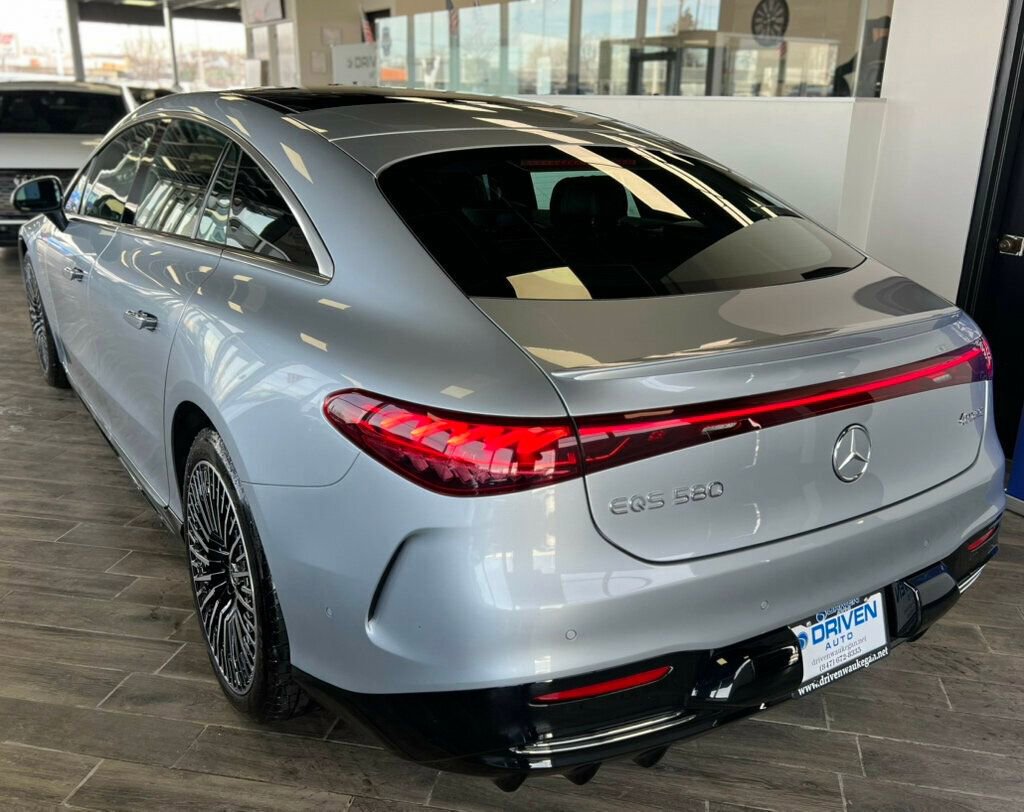 Used 2023 Mercedes-Benz EQS 580 4MATIC Sedan image 3