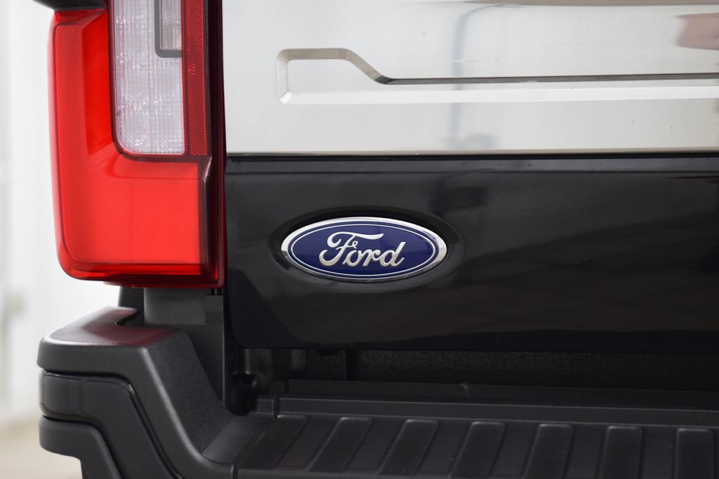 Used 2024 Ford F350 Platinum w/ FX4 Off-Road Package AWD/4WD image 19