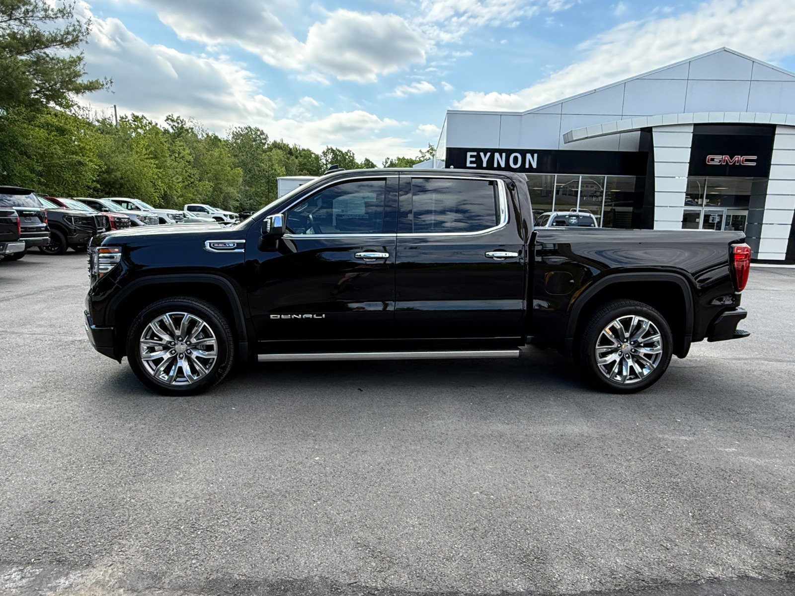 Used 2023 GMC Sierra 1500 Denali AWD/4WD image 2