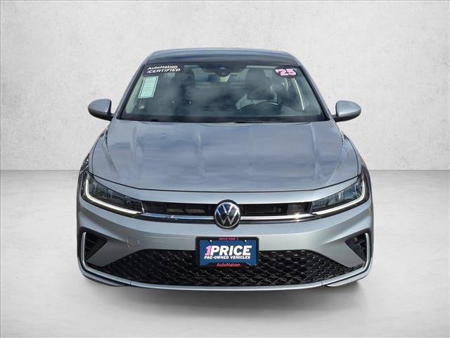 Used 2025 Volkswagen Jetta SE FWD image 2