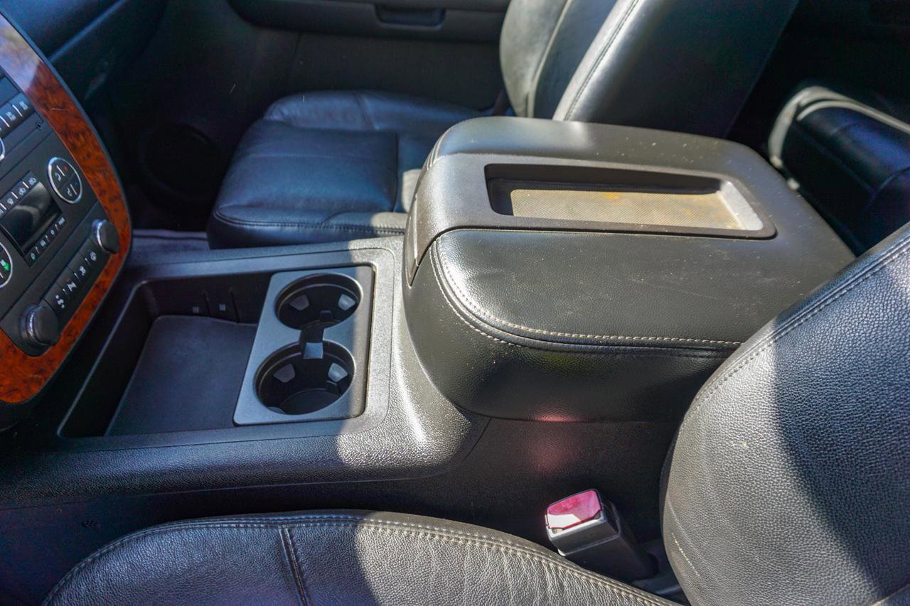 Used 2007 Chevrolet Silverado 1500 LTZ w/ Safety Package AWD/4WD image 18