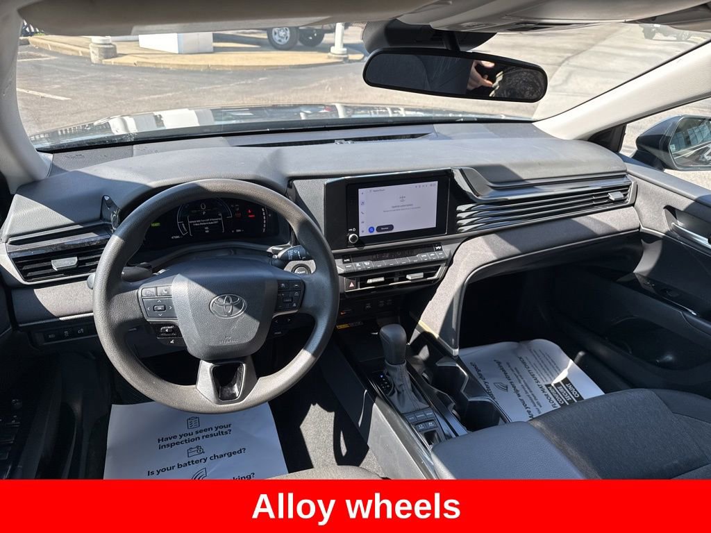 Used 2025 Toyota Camry LE FWD image 17