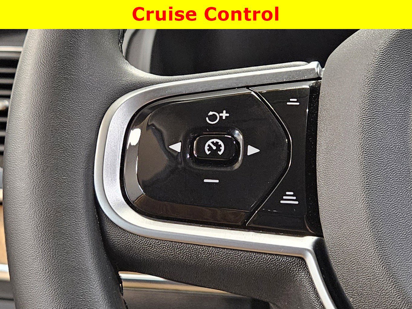 Used 2025 Volvo XC90 B6 Plus w/ Protection Package Premier image 33