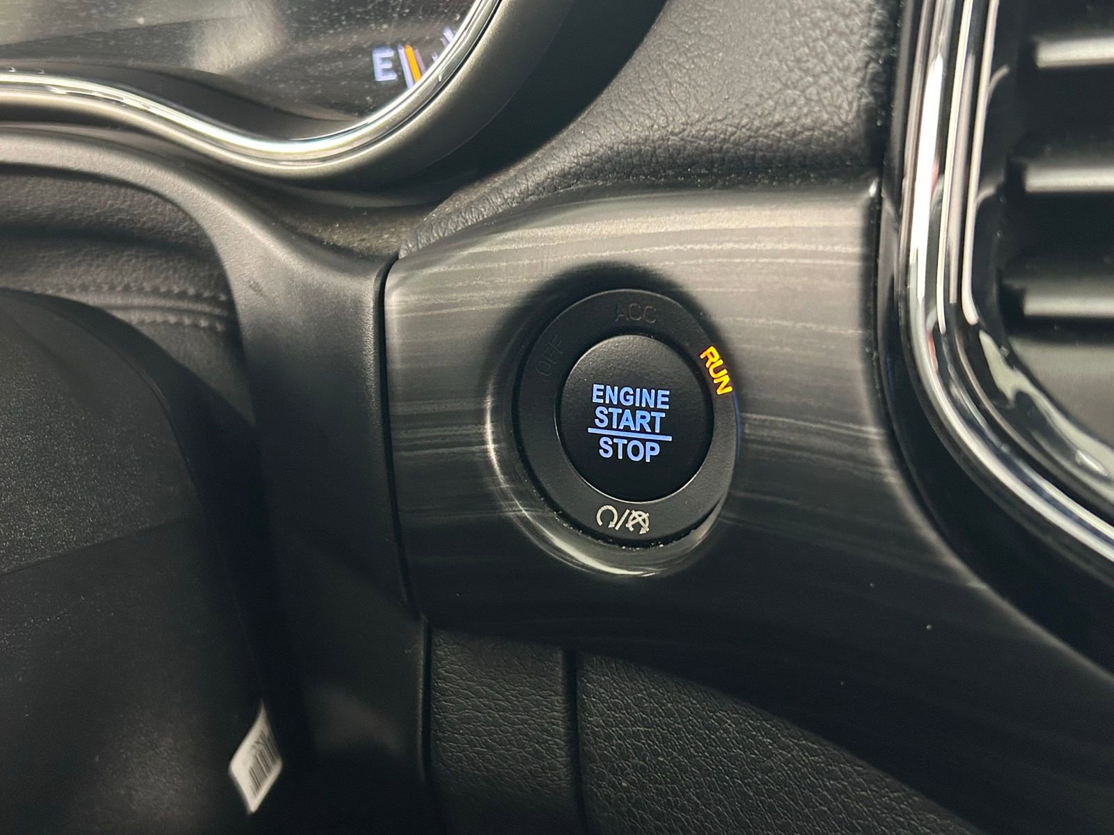 Used 2019 Jeep Grand Cherokee Altitude image 15
