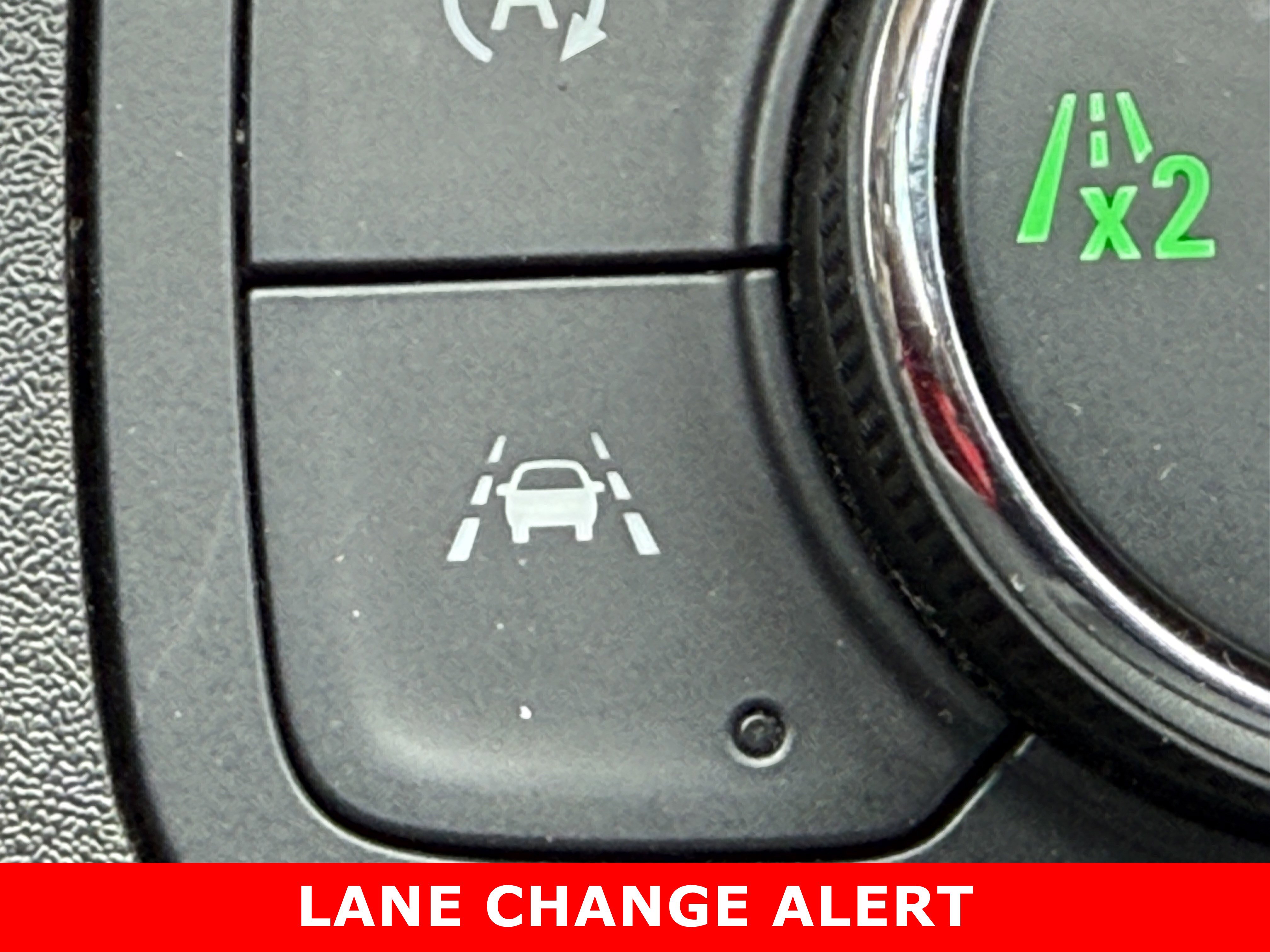 Used 2023 Chevrolet Traverse LT image 23